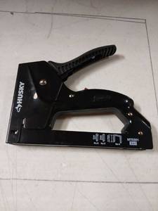 lot 19440 image: Husky MT0301 3-in-1 Staple Gun