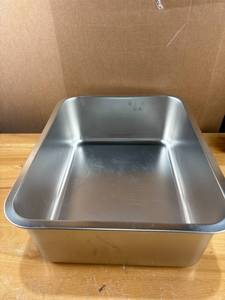 lot 1587 image: 13.5x17.5x6 Stainless Steel Litter Box