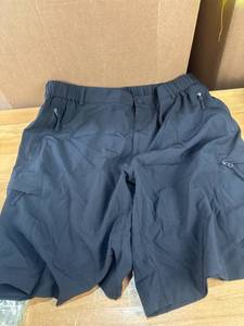lot 1636 image: XL - Appears to be mens shorts