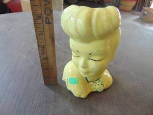 lot 4850 image: Large Head Vase