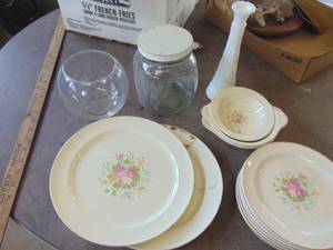 lot 4861 image: Jars and Assorted China Pieces