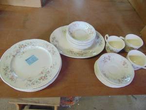 lot 4876 image: Homer Laughlin China Pieces
