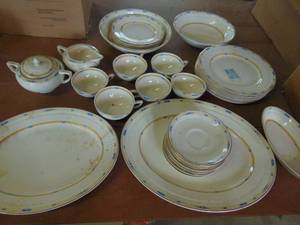 lot 4877 image: Wedgewood - Wakefield - China Pieces