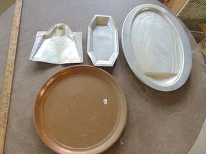 lot 4878 image: Metal Servers and Dustpan