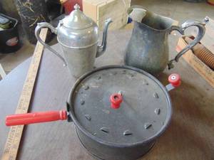 lot 4882 image: Vintage Popcorn Popper and Pitchers