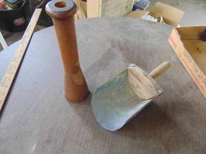 lot 4884 image: Vintage Scooper and Battan