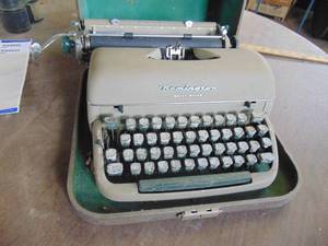 lot 4891 image: Remington Typewriter