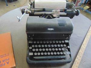 lot 4897 image: Royal Typewriter