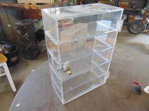 lot 4916 image: Small lockable cabinet