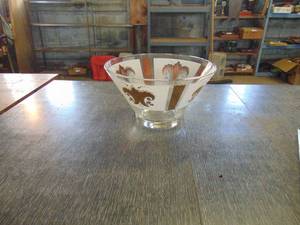 lot 4963 image: Large Frosted Center Piece Bowl