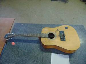 lot 4981 image: Guitar - Unbranded