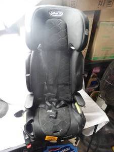 lot 25250 image: Graco booster car seat 5 point harness