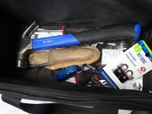 lot 25258 image: Tool bag full of handtools