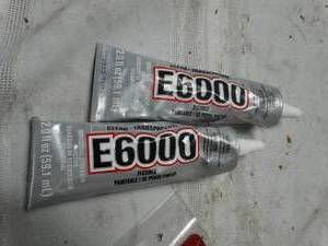 lot 25261 image: E6000 2 tubes of glue