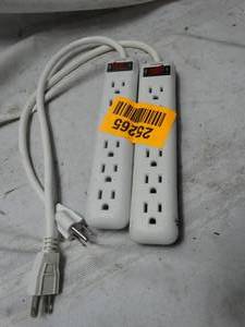 lot 25265 image: Two extension cord lot