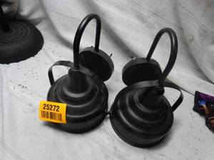 lot 25272 image: Lot of two outdoor lights vintage themed