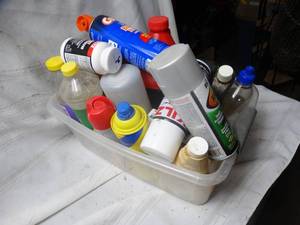 lot 25230 image: Lot of cleaning supplies and floor finish