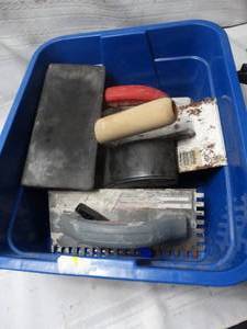 lot 25233 image: Lot of tools for grout or sheet rocking