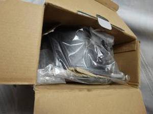 lot 27917 image: Pre-Seasoned Cast Iron Dutch Oven 5QT NEW IN BOX