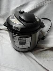 lot 27931 image: Instant Pot Pressure Cooker