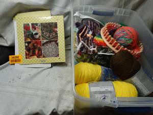lot 26292 image: Lot of Yarn and looming supplies