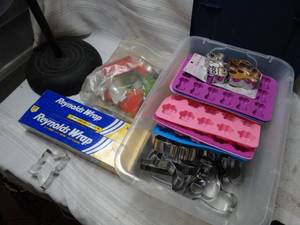 lot 27876 image: Lot of misc Molds for Baking, cookie cutters and more