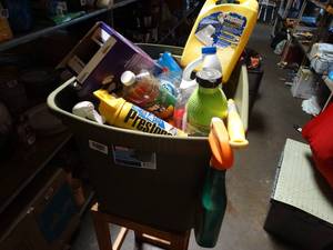 lot 27883 image: HUGE Lot of Misc Cleaning supplies