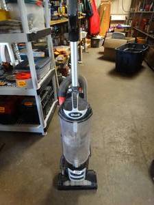 lot 27884 image: SHARK Navigator DLX Vacuum