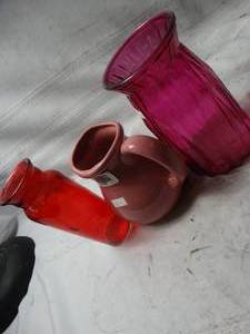 lot 27889 image: Lot of 3 pinkish Vases