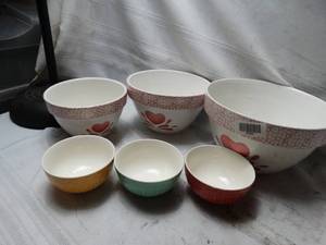 lot 27893 image: Lot of mixing bowls and small bowls