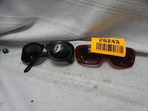 lot 26243 image: Lot of Two sunglasses womens
