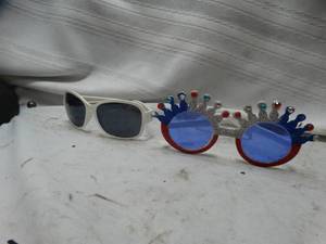 lot 26244 image: Lot of Two Sunglasses