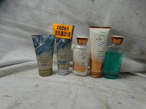 lot 26261 image: Bath & Body Works Beachy skin care set