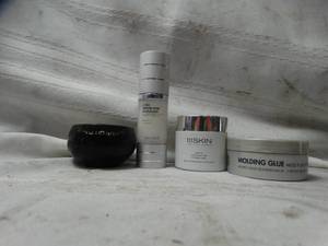 lot 26262 image: Lot of womens beauty supplies