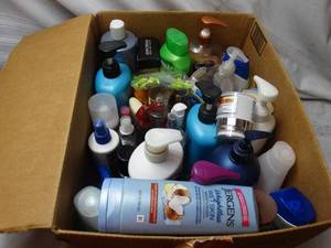 lot 26269 image: Lot of Misc bathroom supplies
