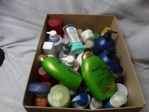 lot 26272 image: Lot of Misc bathroom supplies