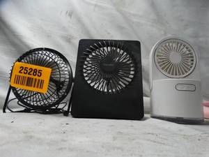lot 25285 image: Lot of 3 desk fans