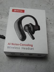 lot 26217 image: Motal noise canceling bluetooth ear piece