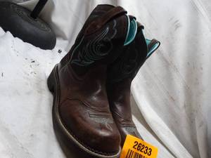 lot 26233 image: Ariat Womens Boots with teal trim