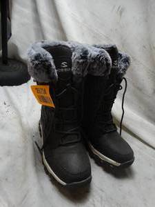 lot 26234 image: Womens Faux Fur winter boots