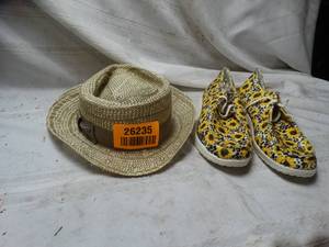 lot 26235 image: Womens Wicker Hat and Cute sunflower slip on shoes size 10