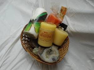lot 27969 image: Candles, crystals, essential oils, wicker basket