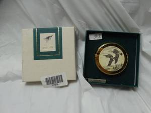 lot 27978 image: Barlow Canadian geese paper weight