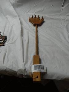 lot 27985 image: Bear claw back scratcher wooden decoration