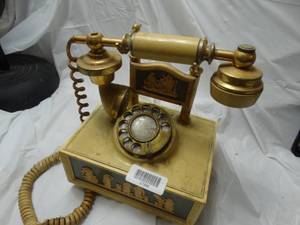 lot 27999 image: Vintage deco-tel rotary phone