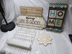 lot 36614 image: Lot of wall art decor