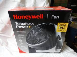lot 27964 image: HoneyWell turbo force power plus desk fan