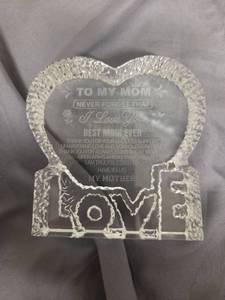 lot 89 image: Decorative Glass Beat Mom Ever Gift - Retail $0