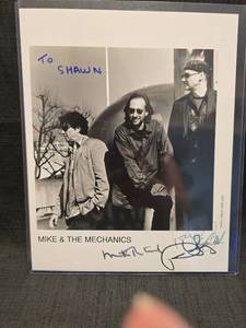 lot 3761 image: Mike & The Mechanics Signed 8x10 Promo Photo