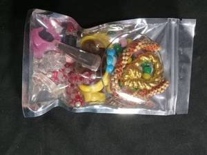 lot 60342 image: Mixed Fashion Jewelry & Hair Accessory Lot in Resealable Bag